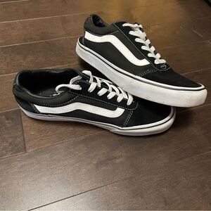 Vans Old Skool Shoe Women’s Size 8 Black and White Sneakers